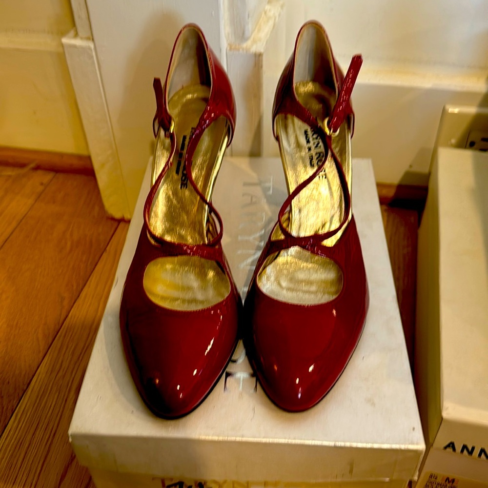 Taryn Rose Pellame Red Patent Leather Pumps